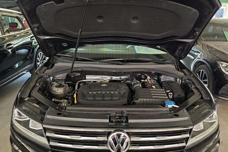 Used Volkswagen Tiguan L 2019 330TSI Automatic Two-Wheel Drive Smart Luxury Version China V Emission Standard Engine Bay
