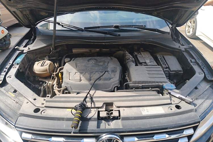 Used Volkswagen Tiguan L 2019 Revised 330TSI Automatic Two-Wheel Drive Smart & Luxury Edition China VI Standard Engine Bay