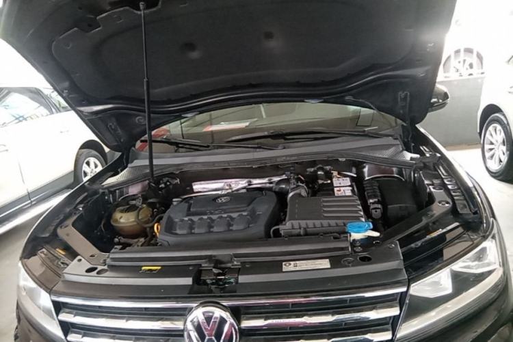Used Volkswagen Tiguan L 2019 Updated Version 330TSI Automatic Two-Wheel Drive Panoramic Comfort Edition China VI Standard Engine Bay
