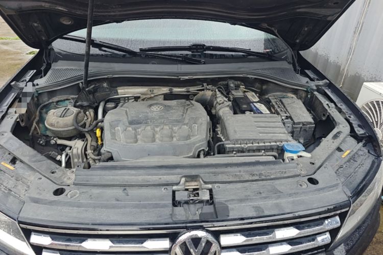 Used Volkswagen Tiguan L 2019 Revised 330TSI Automatic Two-Wheel Drive Smart & Luxury Edition China VI Standard Engine Bay