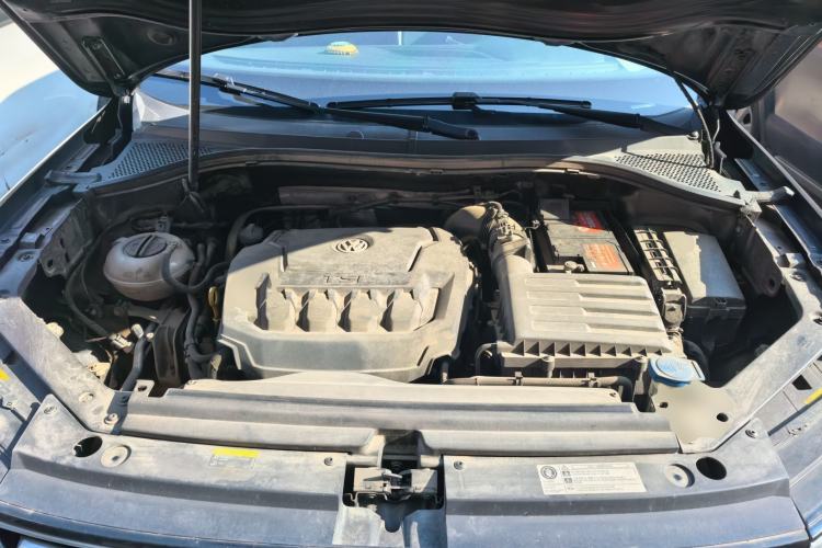 Used Volkswagen Tiguan L 2019 330TSI Automatic Two-Wheel Drive Panoramic Comfort Edition China VI Standard Engine Bay