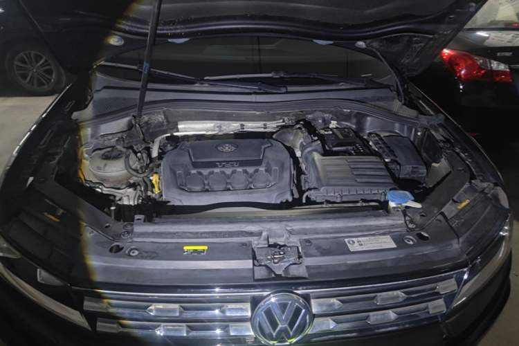 Used Volkswagen Tiguan L 2019 330TSI Automatic Two-Wheel Drive Smart Luxury Version China VI Standard Engine Bay