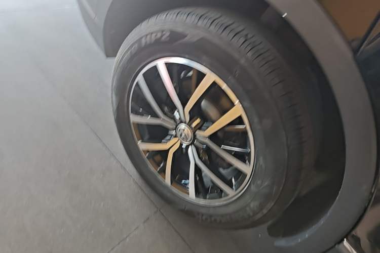 Used Volkswagen Tiguan L 2019 330TSI Automatic Two-Wheel Drive Smart Luxury Version China V Emission Standard Exterior 5