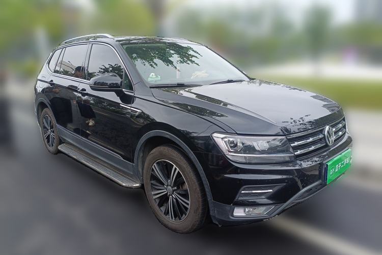 Used Volkswagen Tiguan L 2019 Updated Version 330TSI Automatic Two-Wheel Drive Panoramic Comfort Edition China VI Standard Front Right 45 Deg
