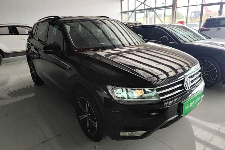Used Volkswagen Tiguan L 2019 330TSI Automatic Two-Wheel Drive Luxury Edition China V Standard Front Right 45 Deg