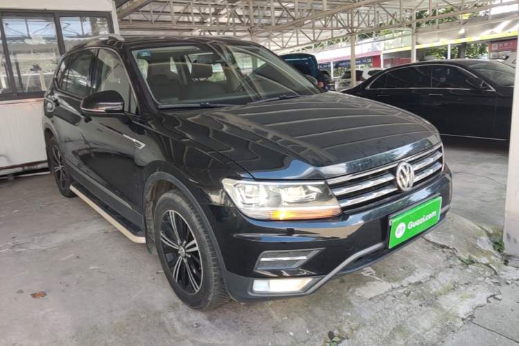 Used Volkswagen Tiguan L 2019 Updated Version 330TSI Automatic Two-Wheel Drive Panoramic Comfort Edition China VI Standard Front Right 45 Deg