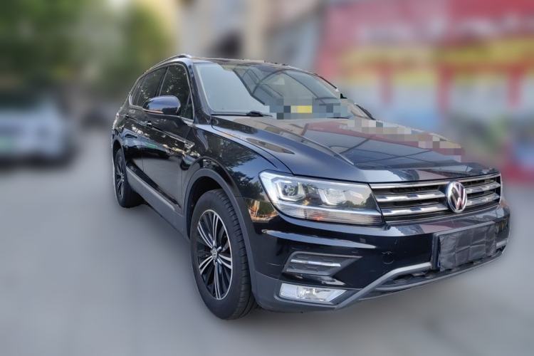 Used Volkswagen Tiguan L 2019 Updated Version 330TSI Automatic Two-Wheel Drive Panoramic Comfort Edition China VI Standard Front Right 45 Deg