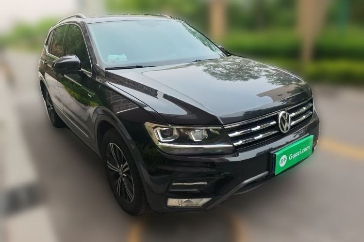 Used Volkswagen Tiguan L 2019 Updated Version 330TSI Automatic Two-Wheel Drive Panoramic Comfort Edition China VI Standard Front Right 45 Deg