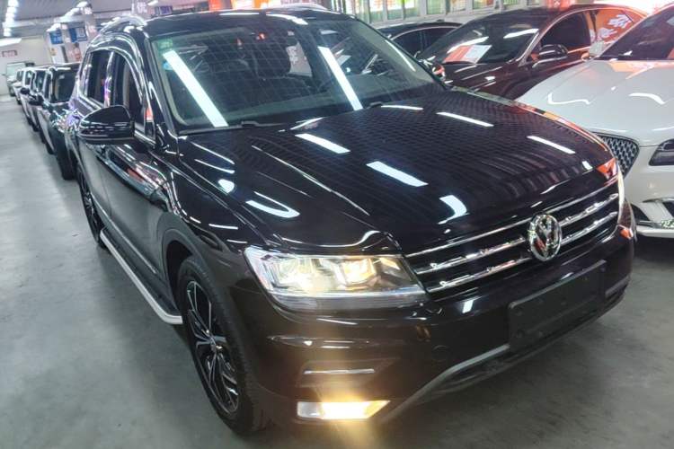 Used Volkswagen Tiguan L 2019 330TSI Automatic Two-Wheel Drive Smart Luxury Version China VI Standard Front Right 45 Deg