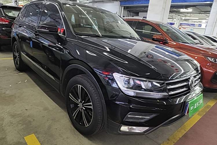 Used Volkswagen Tiguan L 2019 330TSI Automatic Two-Wheel Drive Panoramic Comfort Edition China V Standard Front Right 45 Deg