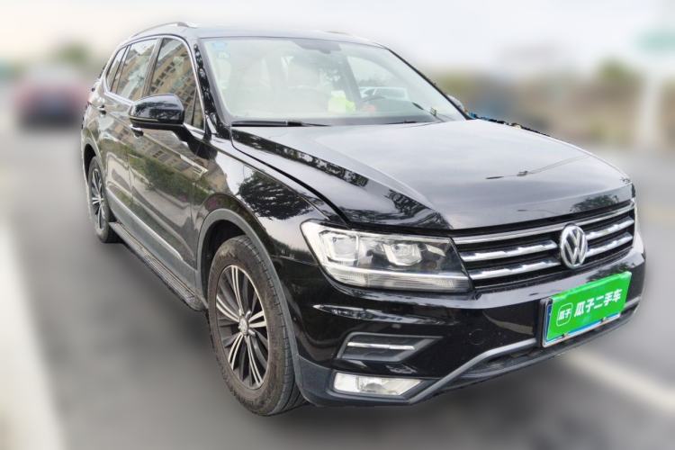 Used Volkswagen Tiguan L 2019 Updated Version 330TSI Automatic Two-Wheel Drive Panoramic Comfort Edition China VI Standard Front Right 45 Deg