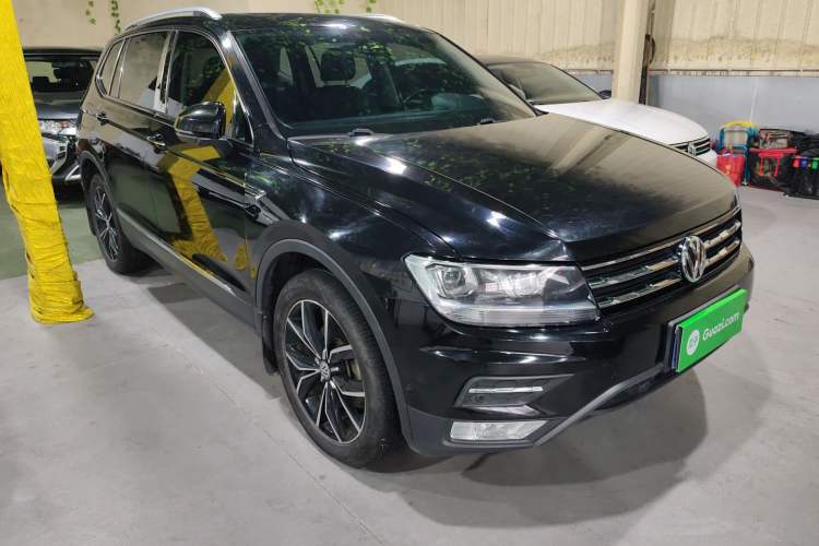 Used Volkswagen Tiguan L 2019 Revised 330TSI Automatic Two-Wheel Drive Smart & Luxury Edition China VI Standard Front Right 45 Deg