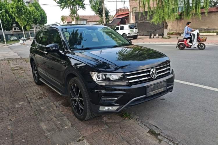 Used Volkswagen Tiguan L 2019 Revised 330TSI Automatic Two-Wheel Drive Smart & Luxury Edition China VI Standard Front Right 45 Deg