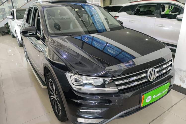 Used Volkswagen Tiguan L 2019 330TSI Automatic Two-Wheel Drive Panoramic Comfort Edition China V Standard Front Right 45 Deg
