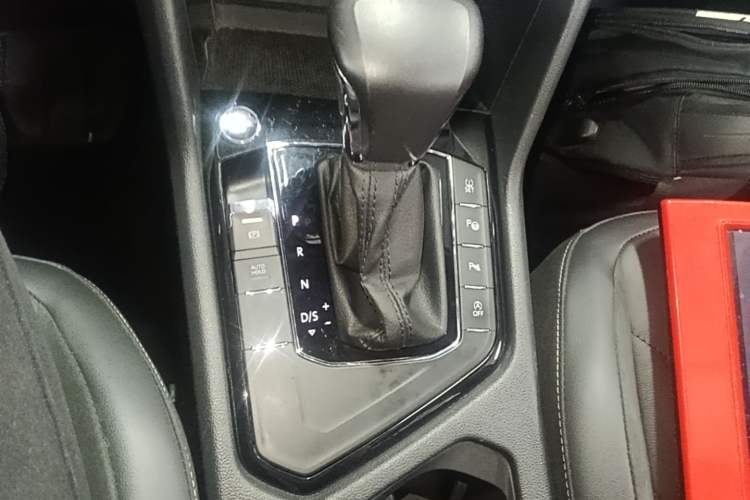 Used Volkswagen Tiguan L 2019 330TSI Automatic Two-Wheel Drive Smart Luxury Version China V Emission Standard Gear Lever