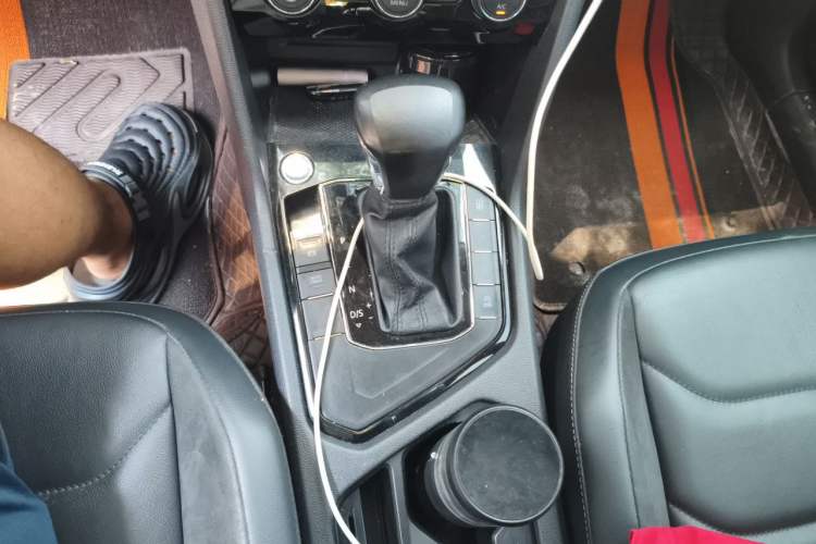 Used Volkswagen Tiguan L 2019 Updated Version 330TSI Automatic Two-Wheel Drive Panoramic Comfort Edition China VI Standard Gear Lever