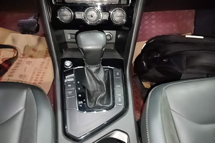 Used Volkswagen Tiguan L 2019 Updated Version 330TSI Automatic Two-Wheel Drive Panoramic Comfort Edition China VI Standard Gear Lever