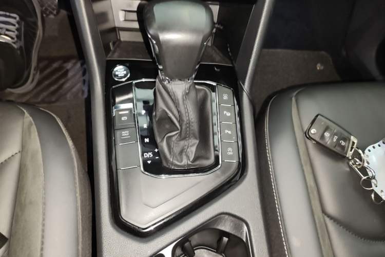 Used Volkswagen Tiguan L 2019 330TSI Automatic Two-Wheel Drive Smart Luxury Version China V Emission Standard Gear Lever