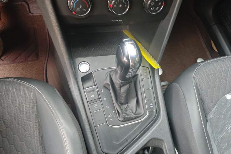 Used Volkswagen Tiguan L 2019 330TSI Automatic Two-Wheel Drive Luxury Edition China V Standard Gear Lever