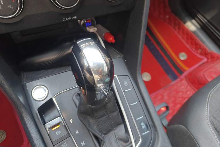 Used Volkswagen Tiguan L 2019 330TSI Automatic Two-Wheel Drive Luxury Edition China VI Standard Gear Lever