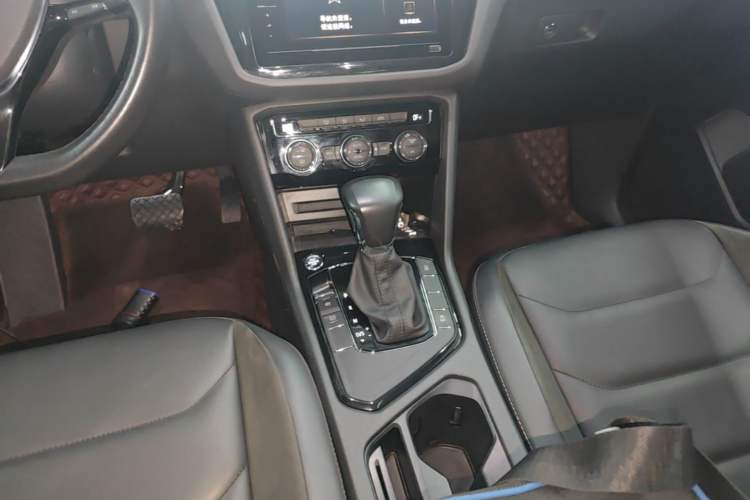 Used Volkswagen Tiguan L 2019 330TSI Automatic Two-Wheel Drive Panoramic Comfort Edition China VI Standard Gear Lever