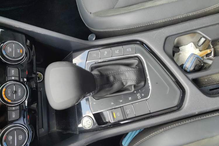 Used Volkswagen Tiguan L 2019 Restyled 330TSI Automatic Two-Wheel Drive R-Line Flagship Version China VI Standard Gear Lever