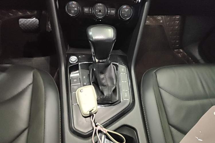 Used Volkswagen Tiguan L 2019 330TSI Automatic Two-Wheel Drive Panoramic Comfort Edition China V Standard Gear Lever