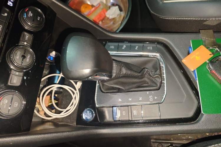 Used Volkswagen Tiguan L 2019 330TSI Automatic Two-Wheel Drive R-Line Flagship Edition China V Standard Gear Lever