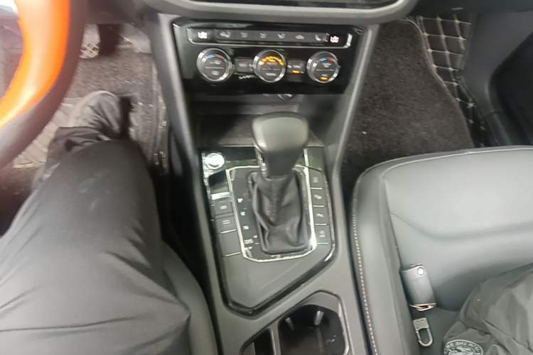 Used Volkswagen Tiguan L 2019 Revised 330TSI Automatic Two-Wheel Drive Smart & Luxury Edition China VI Standard Gear Lever