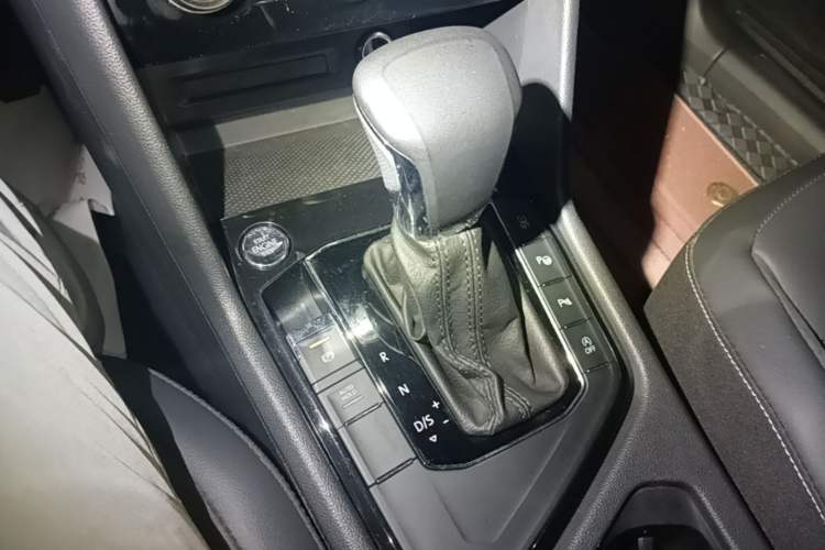 Used Volkswagen Tiguan L 2019 Revised 330TSI Automatic Two-Wheel Drive Smart & Luxury Edition China VI Standard Gear Lever