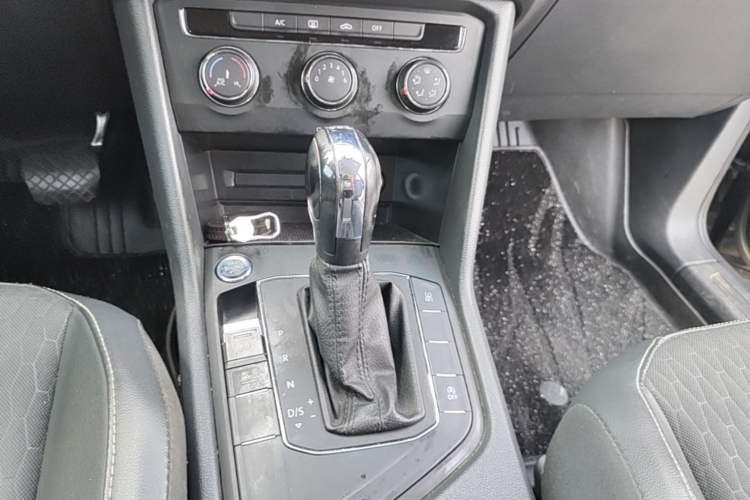 Used Volkswagen Tiguan L 2019 330TSI Automatic Two-Wheel Drive Luxury Edition China V Standard Gear Lever