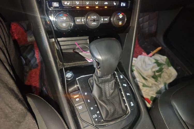 Used Volkswagen Tiguan L 2019 330TSI Automatic Two-Wheel Drive Smart Luxury Version China V Emission Standard Gear Lever
