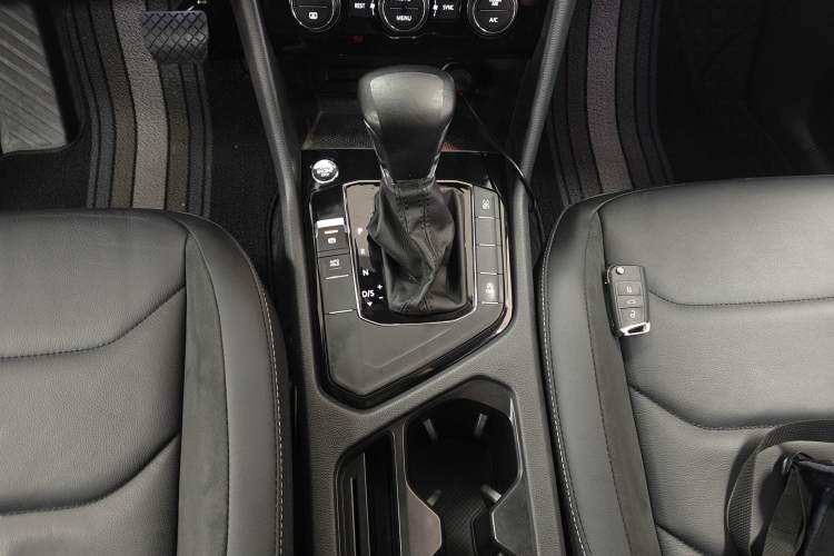 Used Volkswagen Tiguan L 2019 330TSI Automatic Two-Wheel Drive Panoramic Comfort Edition China V Standard Gear Lever