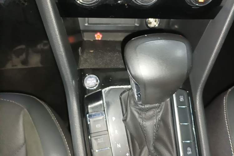 Used Volkswagen Tiguan L 2019 330TSI Automatic Two-Wheel Drive Panoramic Comfort Edition China VI Standard Gear Lever