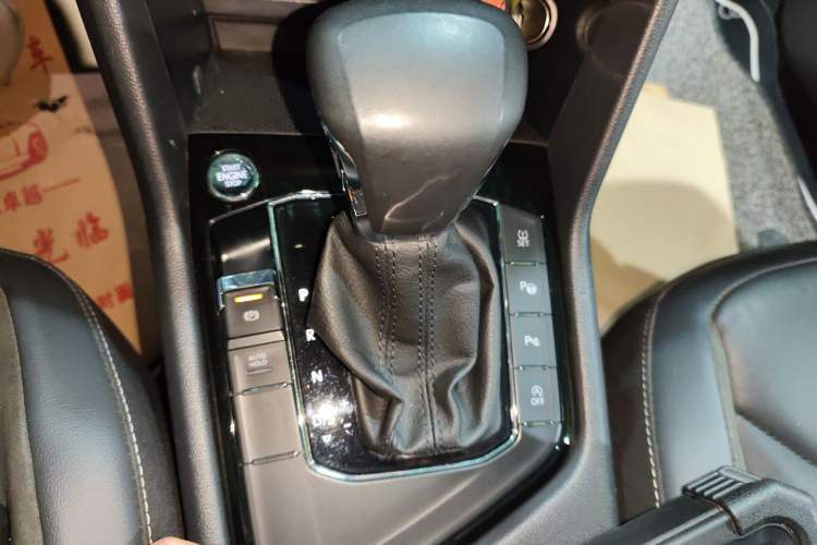 Used Volkswagen Tiguan L 2019 Revised 330TSI Automatic Two-Wheel Drive Smart & Luxury Edition China VI Standard Gear Lever