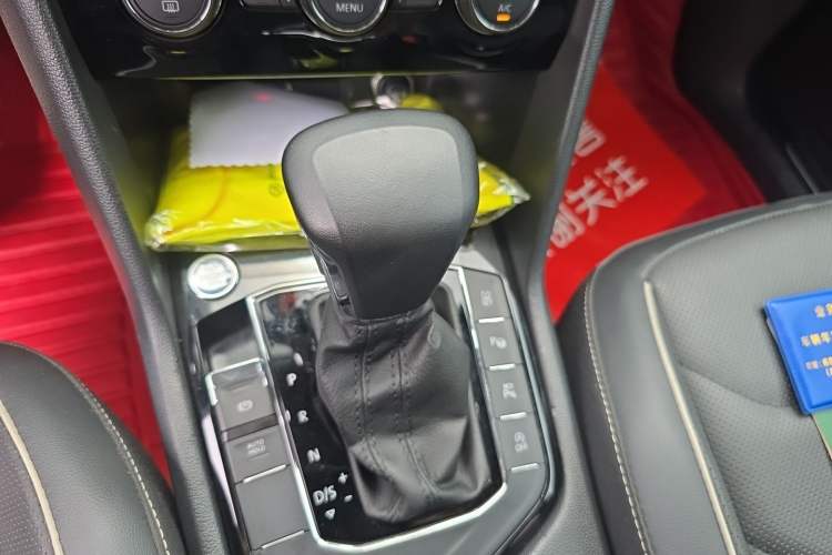 Used Volkswagen Tiguan L 2019 Restyled 330TSI Automatic Two-Wheel Drive R-Line Flagship Version China VI Standard Gear Lever