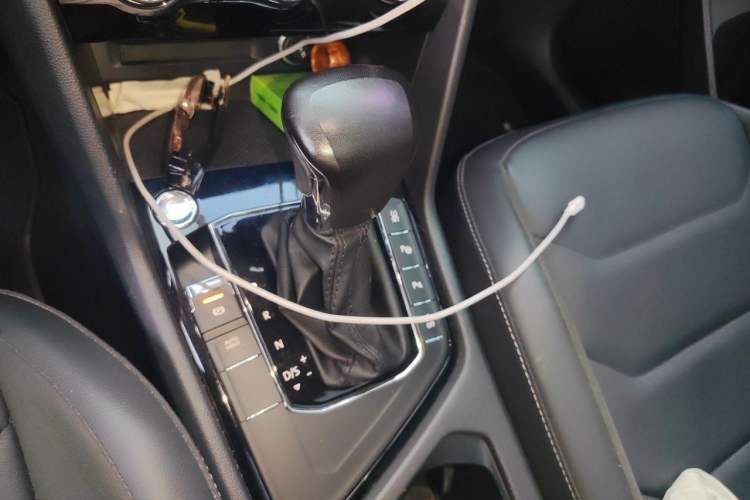 Used Volkswagen Tiguan L 2019 330TSI Automatic Two-Wheel Drive Smart Luxury Version China V Emission Standard Gear Lever