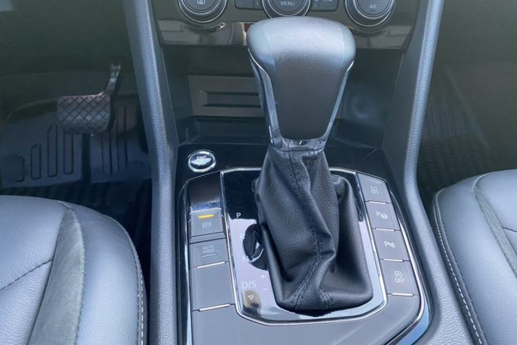 Used Volkswagen Tiguan L 2019 330TSI Automatic Two-Wheel Drive Smart Luxury Version China V Emission Standard Gear Lever