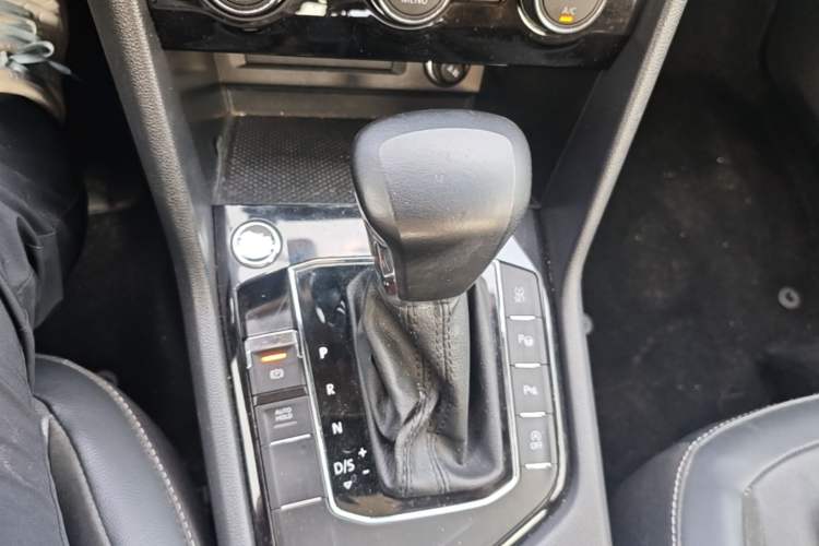 Used Volkswagen Tiguan L 2019 Revised 330TSI Automatic Two-Wheel Drive Smart & Luxury Edition China VI Standard Gear Lever
