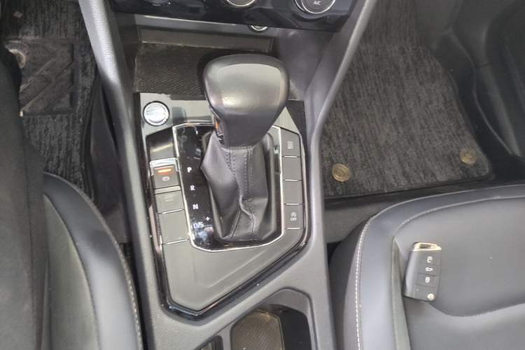 Used Volkswagen Tiguan L 2019 Updated Version 330TSI Automatic Two-Wheel Drive Panoramic Comfort Edition China VI Standard Gear Lever