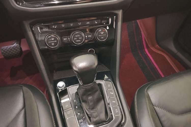 Used Volkswagen Tiguan L 2019 330TSI Automatic Two-Wheel Drive Smart Luxury Version China V Emission Standard Gear Lever