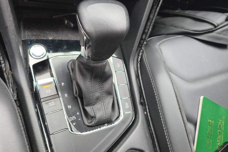 Used Volkswagen Tiguan L 2019 Revised Version 280TSI Automatic Two-Wheel Drive Panoramic Comfort Edition China VI Standard Gear Lever