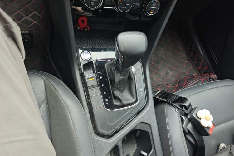 Used Volkswagen Tiguan L 2019 Revised 330TSI Automatic Two-Wheel Drive Smart & Luxury Edition China VI Standard Gear Lever