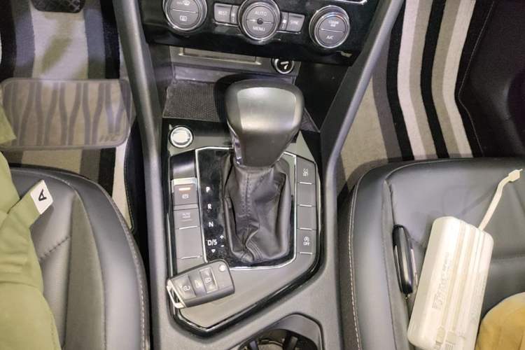 Used Volkswagen Tiguan L 2019 330TSI Automatic Two-Wheel Drive Panoramic Comfort Edition China V Standard Gear Lever