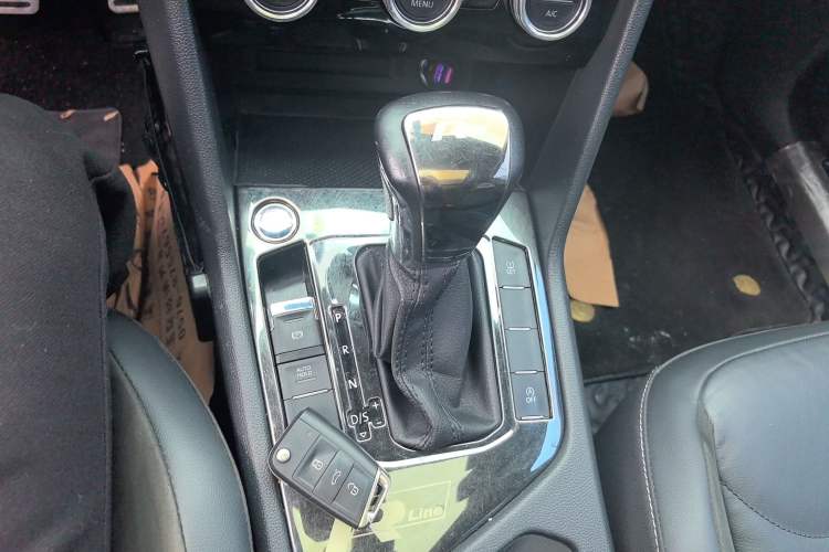 Used Volkswagen Tiguan L 2019 330TSI Automatic Two-Wheel Drive Panoramic Comfort Edition China VI Standard Gear Lever