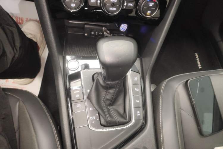 Used Volkswagen Tiguan L 2019 330TSI Automatic Two-Wheel Drive Smart Luxury Version China VI Standard Gear Lever