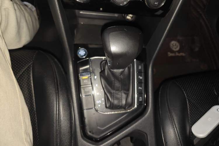 Used Volkswagen Tiguan L 2019 Revised 330TSI Automatic Two-Wheel Drive Smart & Luxury Edition China VI Standard Gear Lever
