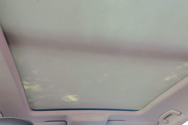 Used Volkswagen Tiguan L 2019 330TSI Automatic Two-Wheel Drive Smart Luxury Version China VI Standard Headliner
