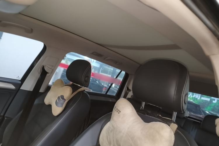 Used Volkswagen Tiguan L 2019 330TSI Automatic Two-Wheel Drive Panoramic Comfort Edition China VI Standard Headliner