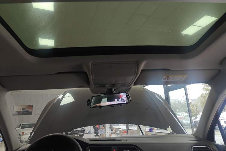 Used Volkswagen Tiguan L 2019 330TSI Automatic Two-Wheel Drive Panoramic Comfort Edition China V Standard Headliner